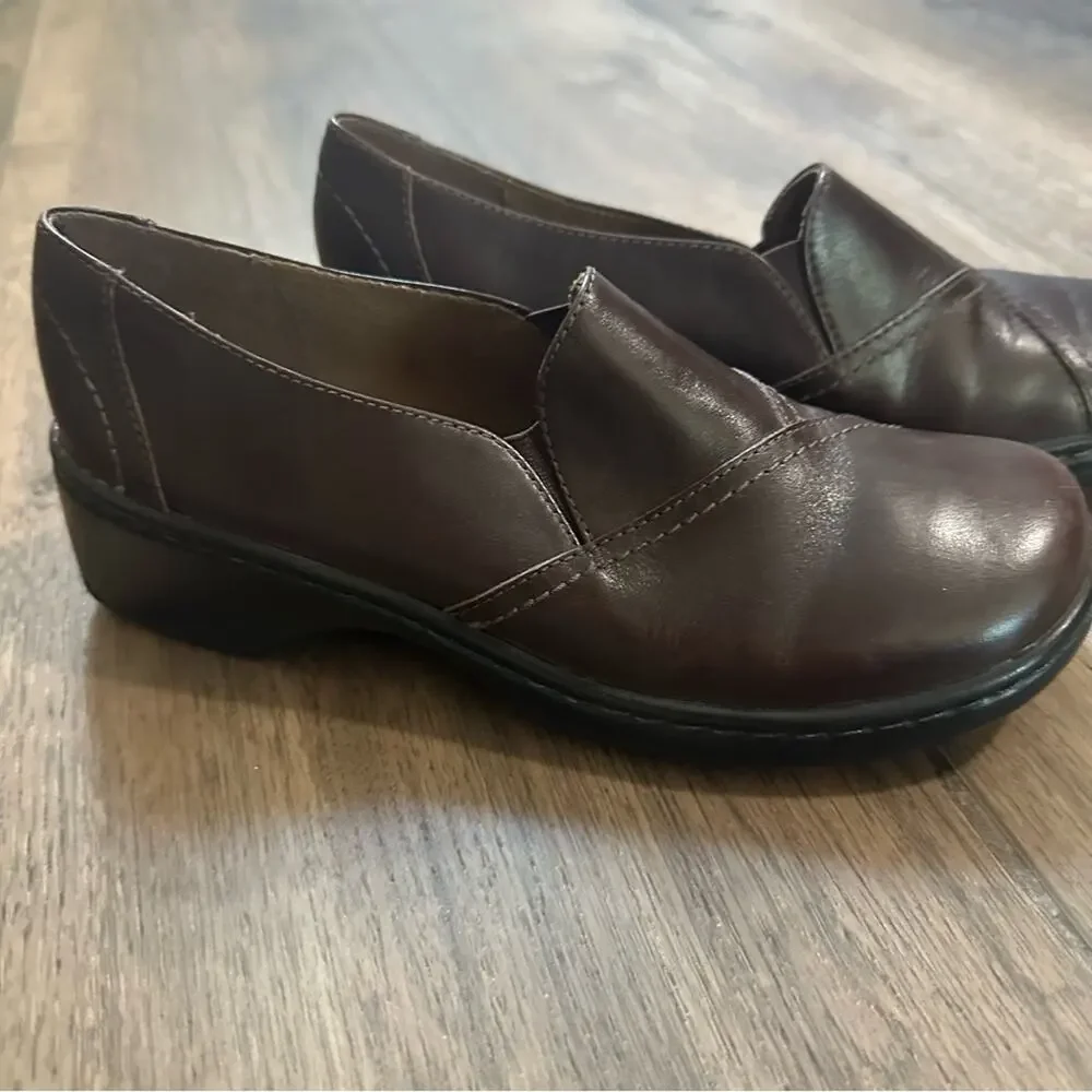 Clarks Brown Slip-on Loafers, Clogs, BlackBerry,‎ Healed, Leather, Women’s 7.5